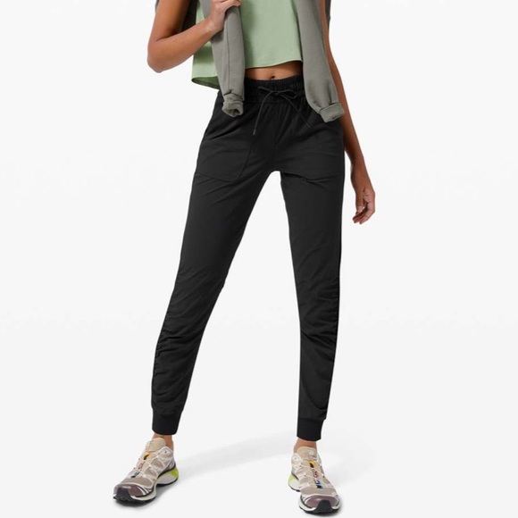 LULULEMON Beyond the Studio Jogger Size 6 Trendy Active Dance Stylish Black - Picture 7 of 7